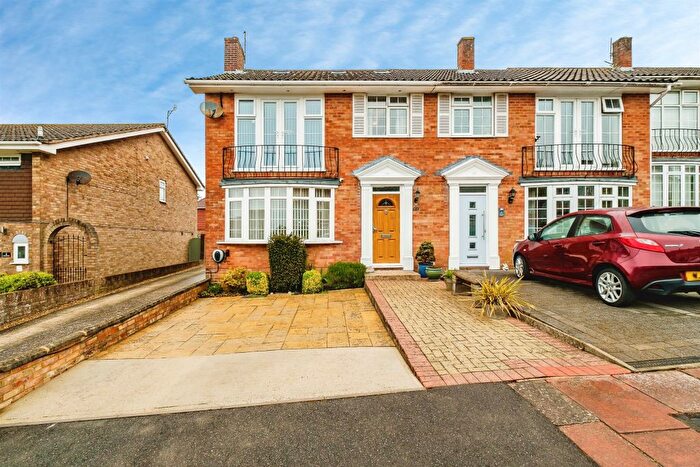 4 Bedroom End Of Terrace House For Sale In Hurston Close, Worthing, BN14