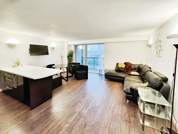 2 Bedroom Flat To Rent In Whitehall Waterfront, Riverside Way, Leeds, West Yorkshire, LS1