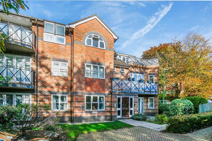 1 Bedroom Flat For Sale In Christchurch Park, Sutton, SM2