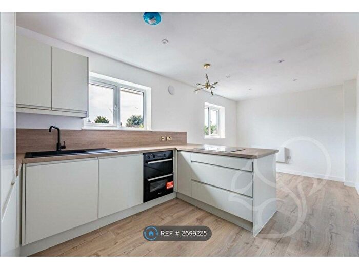2 Bedroom Flat To Rent In Colchester Road, West Mersea, Colchester, CO5