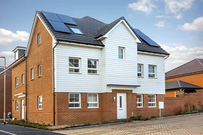 4 Bedroom End Of Terrace House For Sale In Richmond Way, Whitfield, Dover, CT16