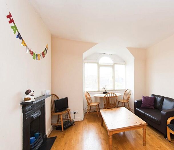 2 Bedroom Flat To Rent In Earls Court, SW5