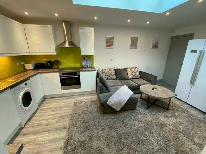 6 Bedroom House To Rent In Florence Buildings, Selly Oak, Birmingham, West Midlands, B29