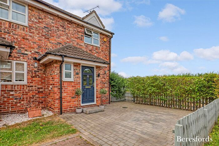 2 Bedroom End Of Terrace House For Sale In Arundel Mews, Billericay, CM12