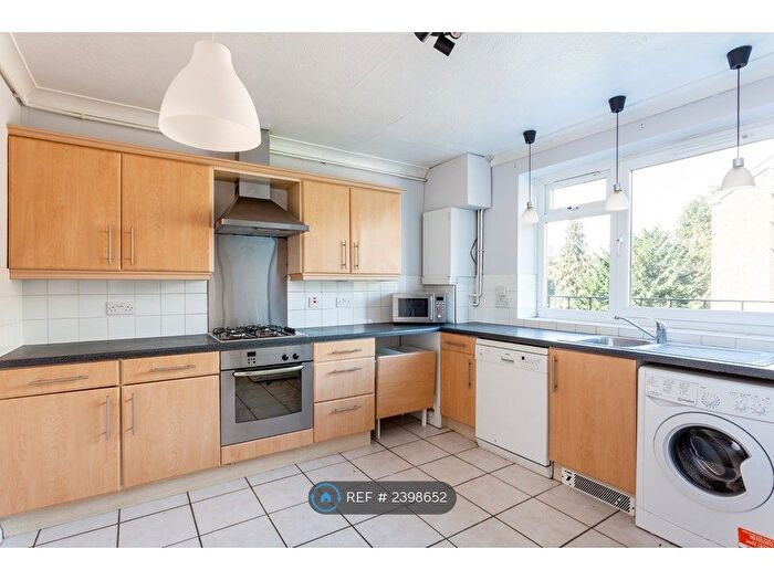 3 Bedroom Flat To Rent In Rathmell Drive, London, SW4