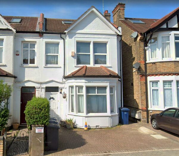 6 Bedroom Semi-Detached House To Rent In Ashurst Road, London, N12