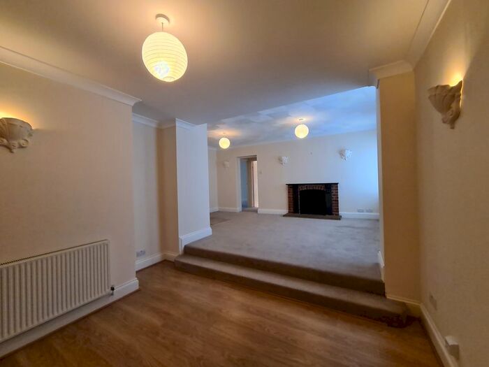 2 Bedroom Flat To Rent In Roundham Road, Paignton TQ4