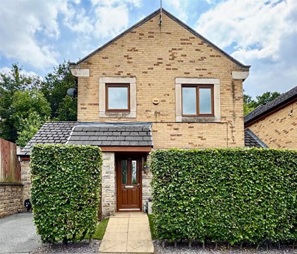 4 Bedroom Link Detached House For Sale In Greenlea Court, Dalton, Huddersfield, HD5