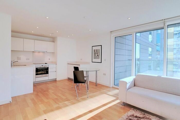 2 Bedroom Flat To Rent In Woodberry Grove, London, N4