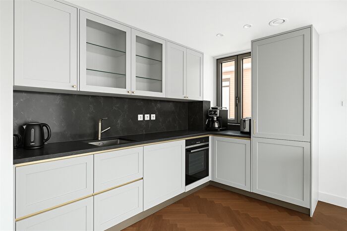 1 Bedroom Flat For Sale In Segrave Walk, London, W2