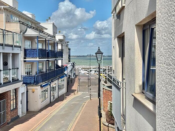 1 Bedroom Flat For Sale In The Parade, Cowes, PO31