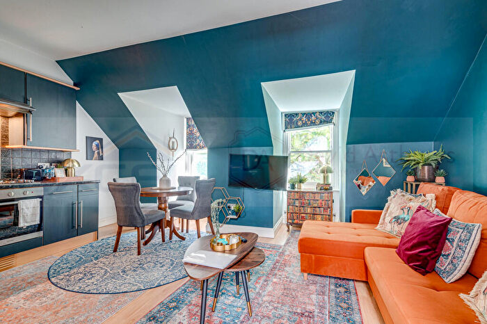 1 Bedroom Apartment To Rent In Finchley Road, Hamptead, London, NW3