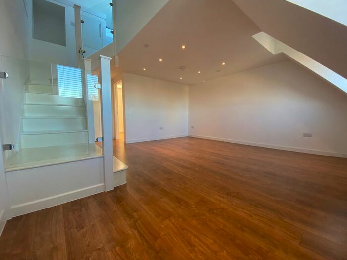1 Bedroom Flat To Rent In Gainsborough House, Redden Court Road, Essex, RM3