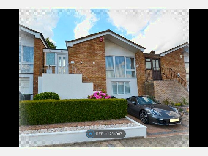 3 Bedroom Detached House To Rent In Devon Road, Luton, LU2