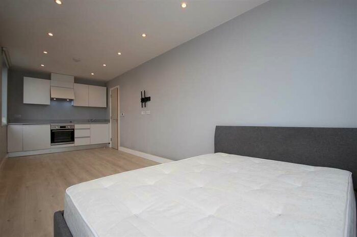 Flat To Rent In Neasden Lane, Neasden, NW10