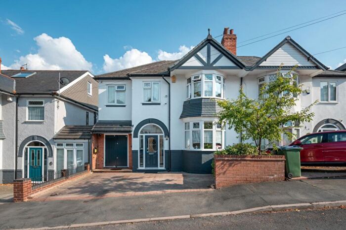 4 Bedroom Semi-Detached House For Sale In Charlemont Avenue, West Bromwich, B71