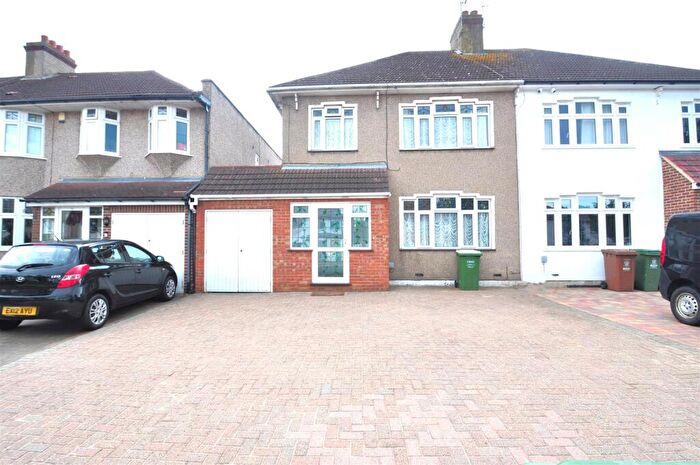 3 Bedroom Semi-Detached House To Rent In Hythe Avenue, Bexleyheath, DA7