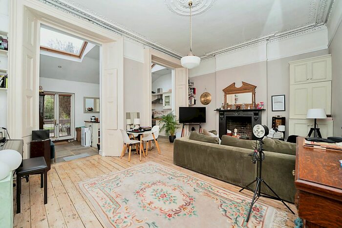 2 Bedroom Flat To Rent In Eaton Rise, Ealing, London, W5