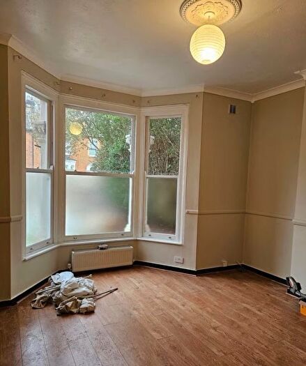 3 Bedroom Flat To Rent In Osborne Road, Forest Gate, E7
