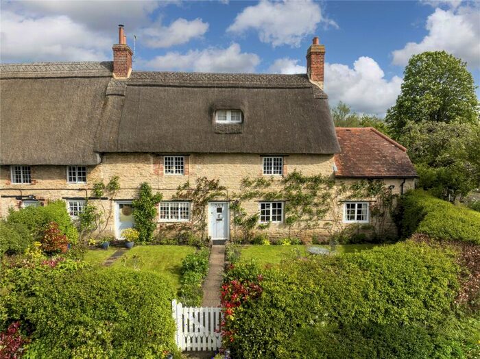 4 Bedroom Semi-Detached House For Sale In Canal Yard, Thrupp, Kidlington, Oxfordshire, OX5