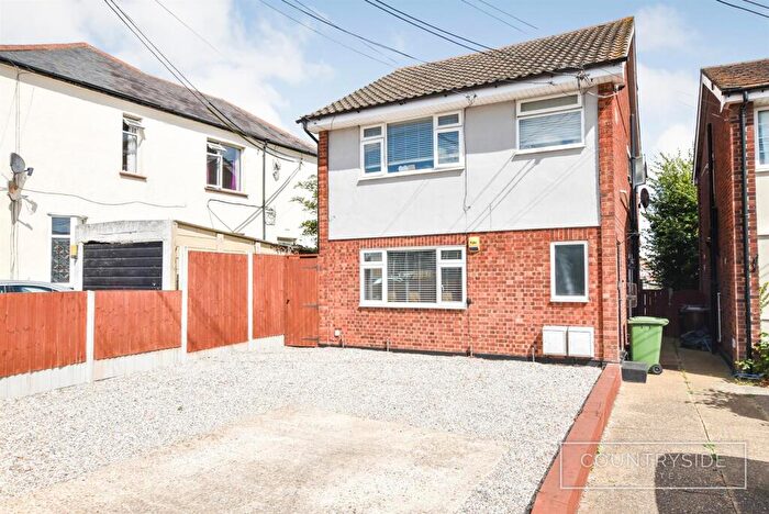 2 Bedroom Flat For Sale In Castle Lane, Hadleigh, SS7