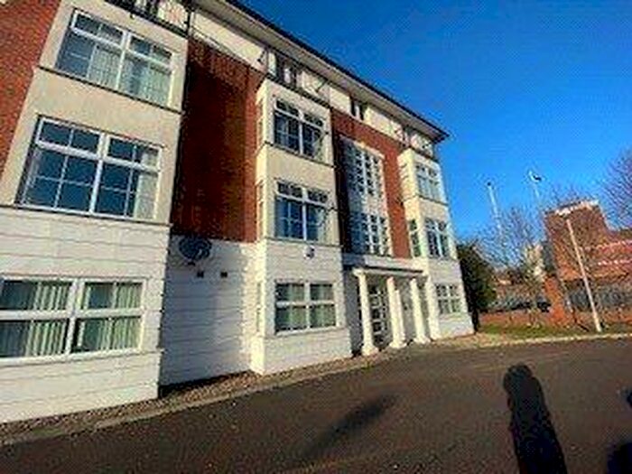 3 Bedroom Apartment To Rent In Chancellor Court, Liverpool, L8