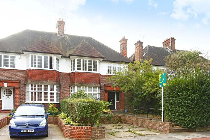 2 Bedroom Flat To Rent In Rotherwick Road, Hampstead Garden Suburb, London, NW11