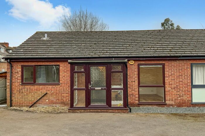 2 Bedroom Bungalow To Rent In Colham Mill Road, Uxbridge, Greater London, UB7