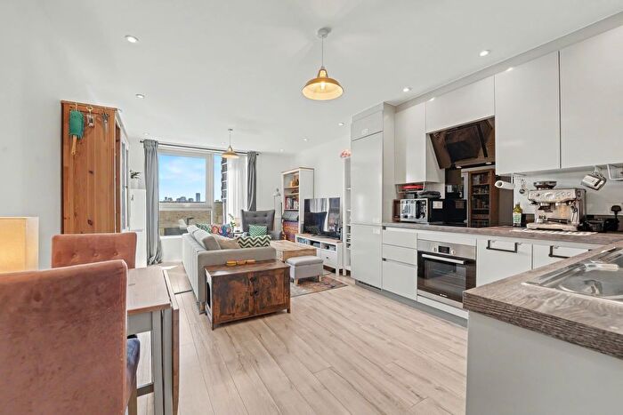 1 Bedroom Flat For Sale In New Willow House, Plaistow Road, London, E13
