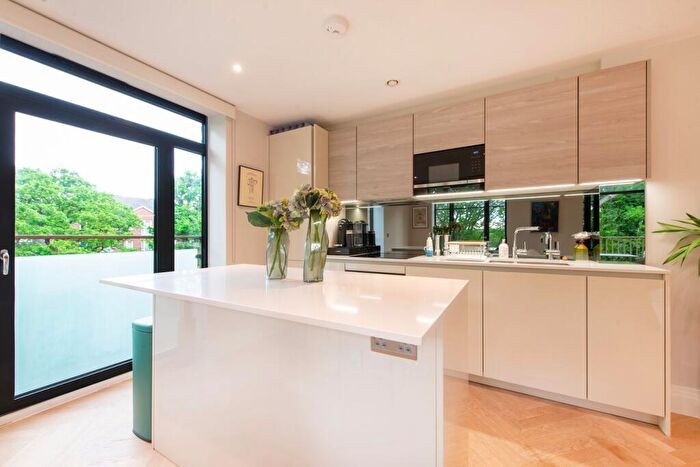 2 Bedroom Apartment For Sale In The Westbury, Holden Road, Woodside Park, N12