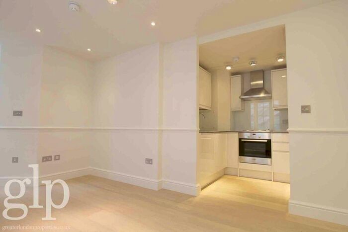 1 Bedroom Flat To Rent In Fouberts Place, London, W1F