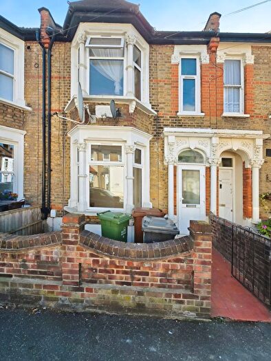 4 Bedroom Terraced House To Rent In Northbank Road, London, E17