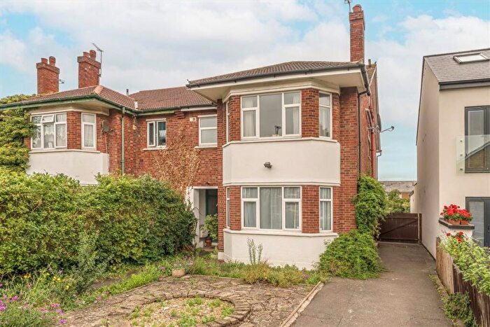 2 Bedroom Maisonette To Rent In Leyland Road, Lee, SE12