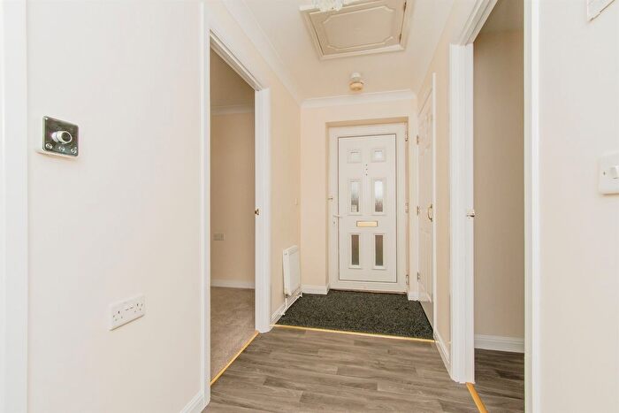 2 Bedroom Semi-Detached Bungalow For Sale In Back Northgate, Pontefract, WF8