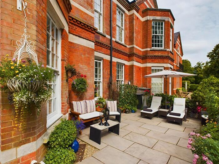 2 Bedroom Flat For Sale In Beckett Road, Coulsdon, CR5