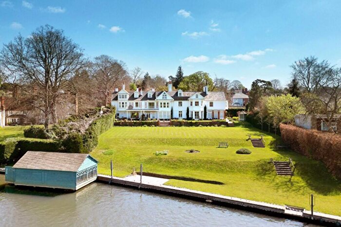 4 Bedroom Duplex For Sale In Picturesque Wargrave Waterside Location With Boat Mooring, RG10
