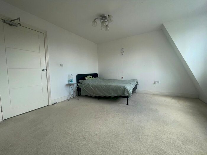 1 Bedroom Studio To Rent In Barge Drive, Southall, UB2