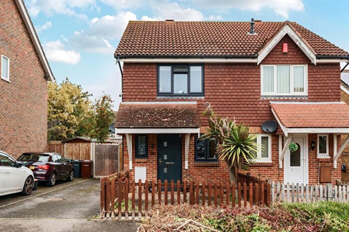 2 Bedroom Semi-Detached House For Sale In Richmond Drive, Gravesend, DA12