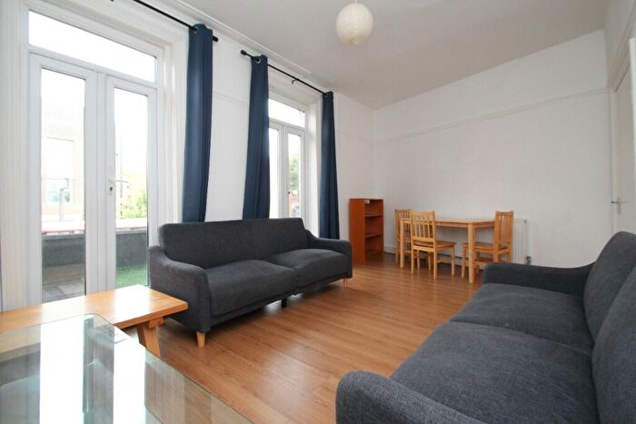 4 Bedroom Maisonette To Rent In Seven Sisters Road, London, N7