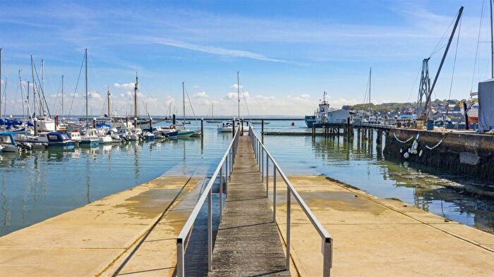 2 Bedroom Apartment For Sale In Waterfront Apartment - Tides Reach, Cowes, PO31