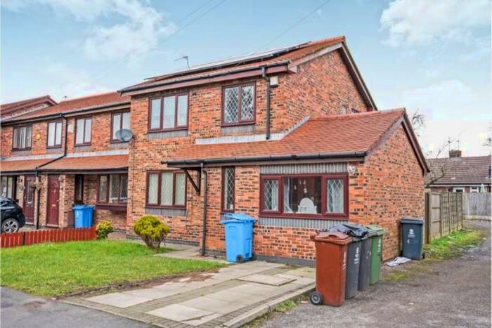 3 Bedroom Semi-Detached House To Rent In Longley Street, Oldham, OL2