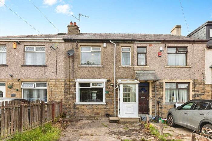 3 Bedroom Terraced House For Sale In Dovesdale Grove, Bradford, BD5