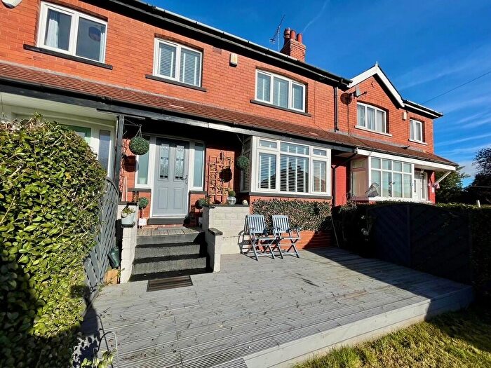 3 Bedroom Town House For Sale In Butt Row, Farnley, LS12