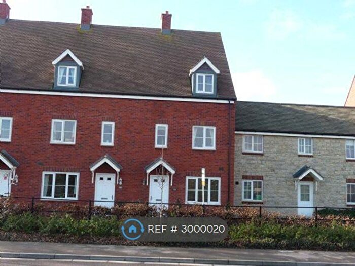 3 Bedroom Terraced House To Rent In Deneb Drive, Swindon, SN25