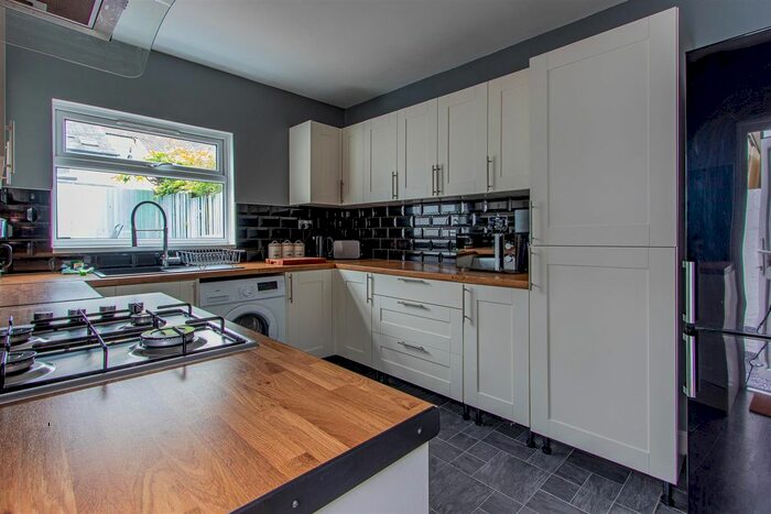 2 Bedroom End Of Terrace House To Rent In Jubilee Street, Cardiff, CF11