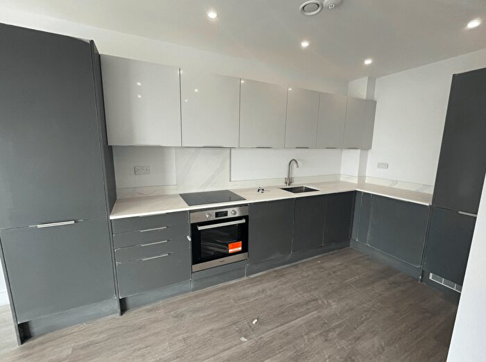 2 Bedroom Flat To Rent In Dominion Road, UB2