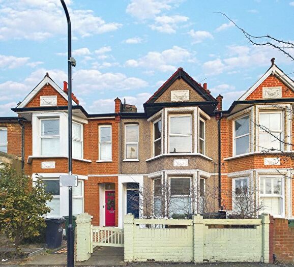 2 Bedroom Flat To Rent In Erskine Road, Walthamstow, E17