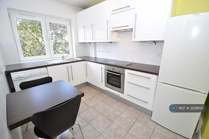 3 Bedroom Flat To Rent In Grimthorpe House, London, EC1V