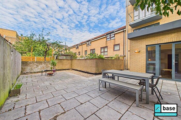 3 Bedroom Flat To Rent In Varden Street, Whitechapel, E1