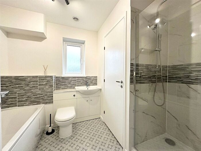 1 Bedroom Flat For Sale In Louvain Road, Greenhithe, Kent, DA9